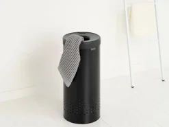 Brabantia laundry basket with plastic lid 35 L, Matte Black