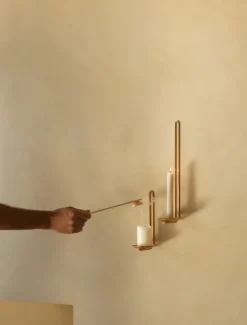 Audo Copenhagen Clip candlestick wall 34 cm, Brass Gold-coloured