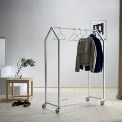 Essem Design Clothing House klädställning, White Sale