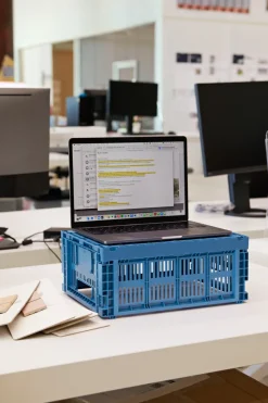 HAY Colour Crate M 26.5x34.5 cm, Electric Blue Sale