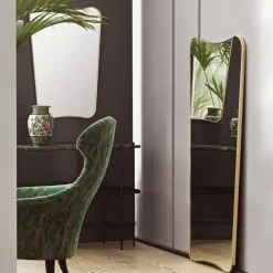 GUBI F.A.33 Mirror, brass, large Black Best