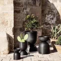Ferm Living Hourglass flower pot extra small Ø21 cm, -dark grey Black Clearance