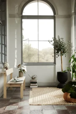 Ferm Living Hourglass flower pot medium Ø40 cm, -dark grey Black Clearance