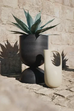 Ferm Living Hourglass flower pot medium Ø40 cm, -dark grey Black Clearance