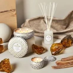 Voluspa Maison Blanc Mini Tin scented 25 hours, Suede Blanc BeigeGold-colouredWhite Online