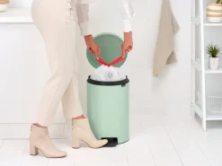 Brabantia New Icon pedal bin 20 liter, Jade Green Hot