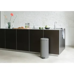 Brabantia New Icon pedal bin 30 liter, Mineral concrete Grey Hot