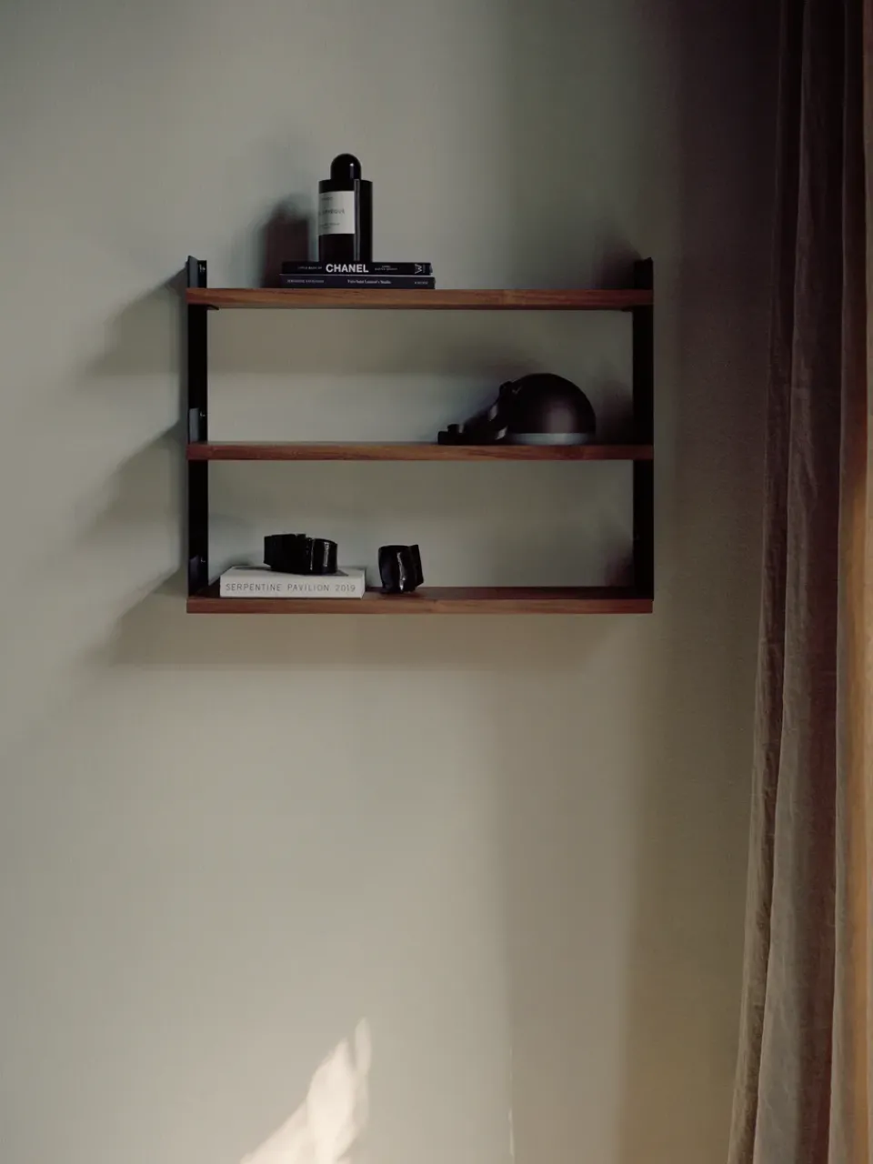 New Works Tea Shelf wall-hung shelf 46x62.5 cm, Walnut BlackBrown Outlet