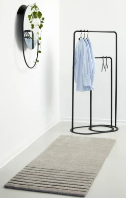 Woud O&O clothes hanger, Small Black