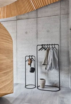 Woud O&O clothes hanger, Small Black