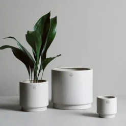 DBKD Solid flower pot mole, small Ø10 cm BeigeGrey