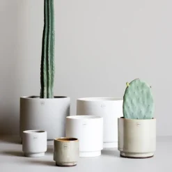 DBKD Solid flower pot mole, small Ø10 cm BeigeGrey