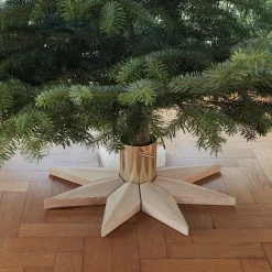 Fritz Hansen Stella Christmas tree base Ø50.5 cm, Oak BeigeGold-coloured Outlet