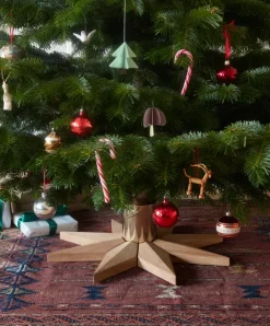 Fritz Hansen Stella Christmas tree base Ø50.5 cm, Oak BeigeGold-coloured Outlet