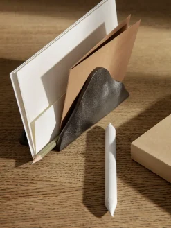 Ferm Living Yama letter stand, ened aluminum Black